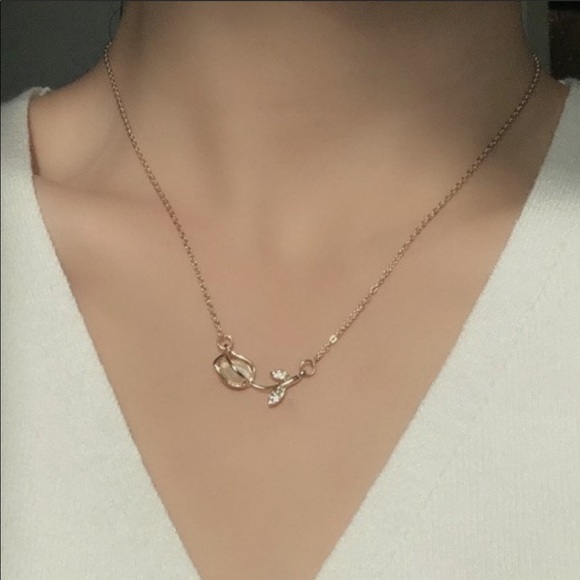 ‼️FINAL PRICE‼️ONLY ONE LEFT! Dainty Rose Necklace with Studded Leaves - Picture 4 of 6